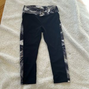 Gaiam printed solid black active capri leggings